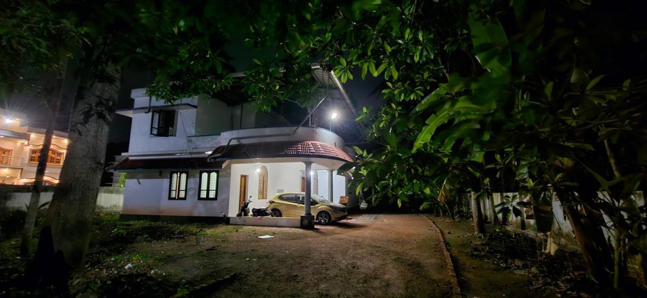 Islandstay-A Riverside Property Kollam Exterior photo