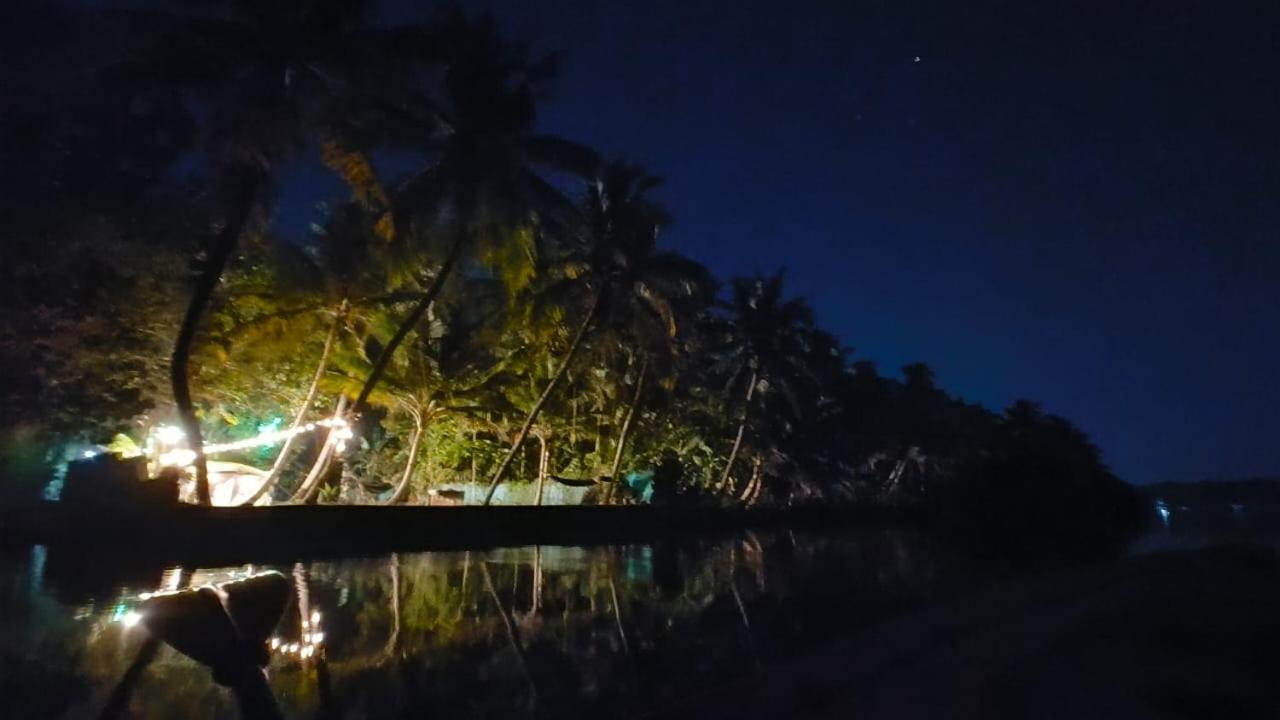 Islandstay-A Riverside Property Kollam Exterior photo